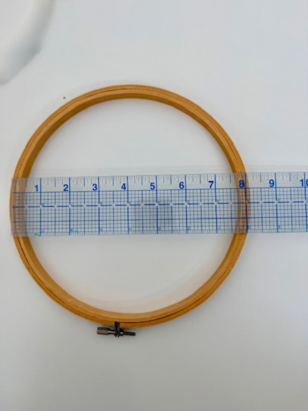 Lot of 4 Round Hoops for Cross Stitch and Embroidery - Picture 6 of 8